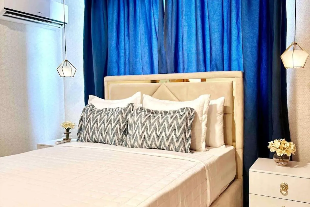 Upscale Centric Apt Near All Los Prados