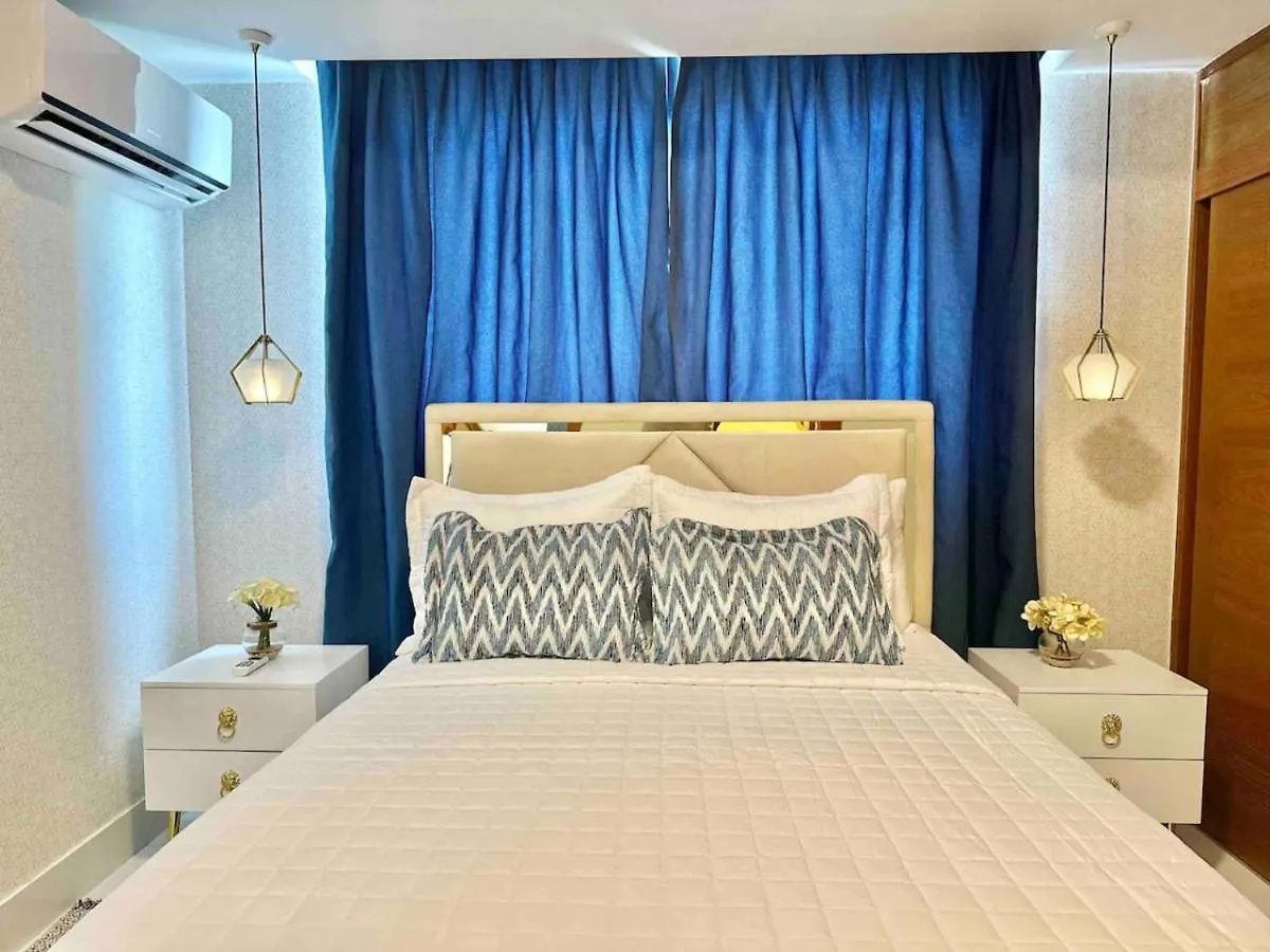 Upscale Centric Apt Near All Los Prados