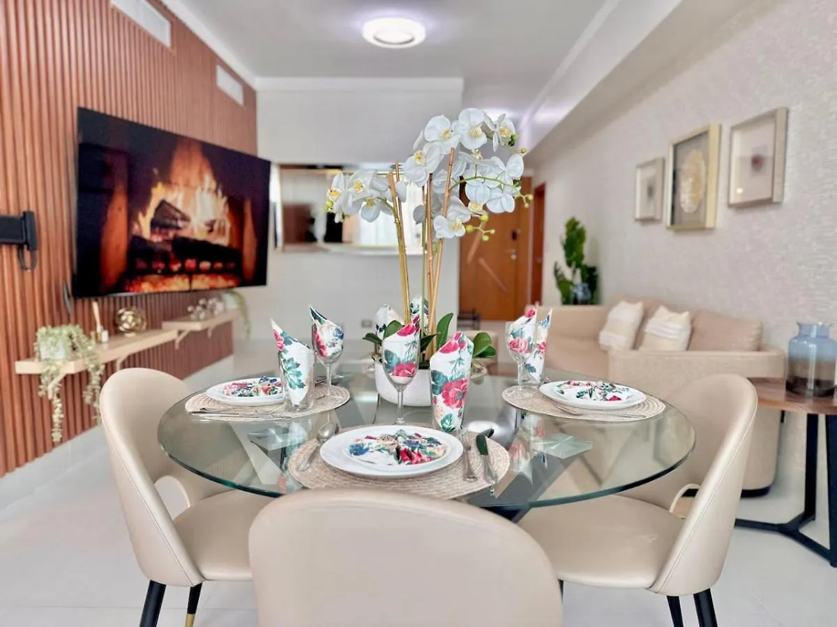 Upscale Centric Apt Near All Los Prados