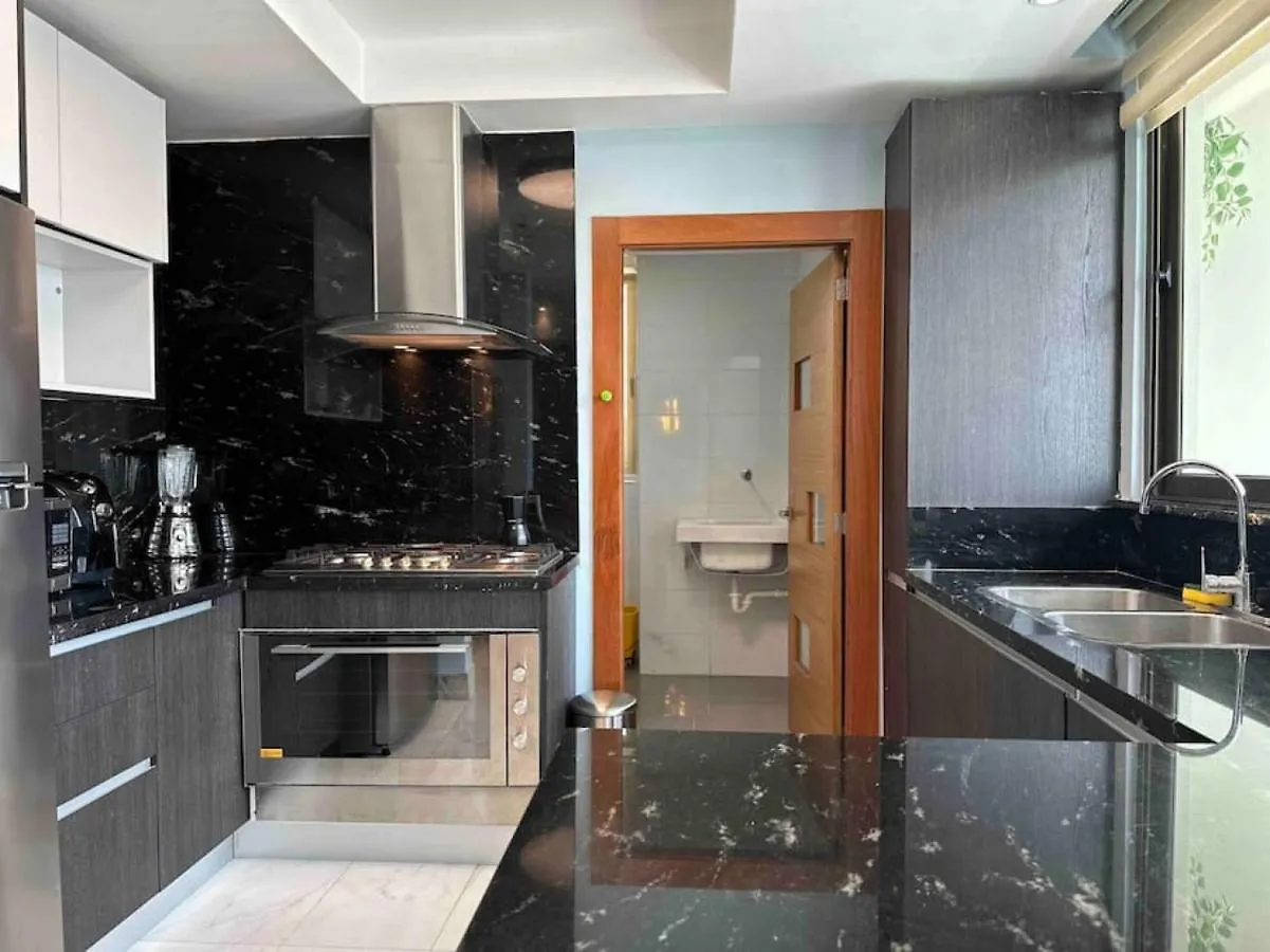 Upscale Centric Apt Near All Los Prados